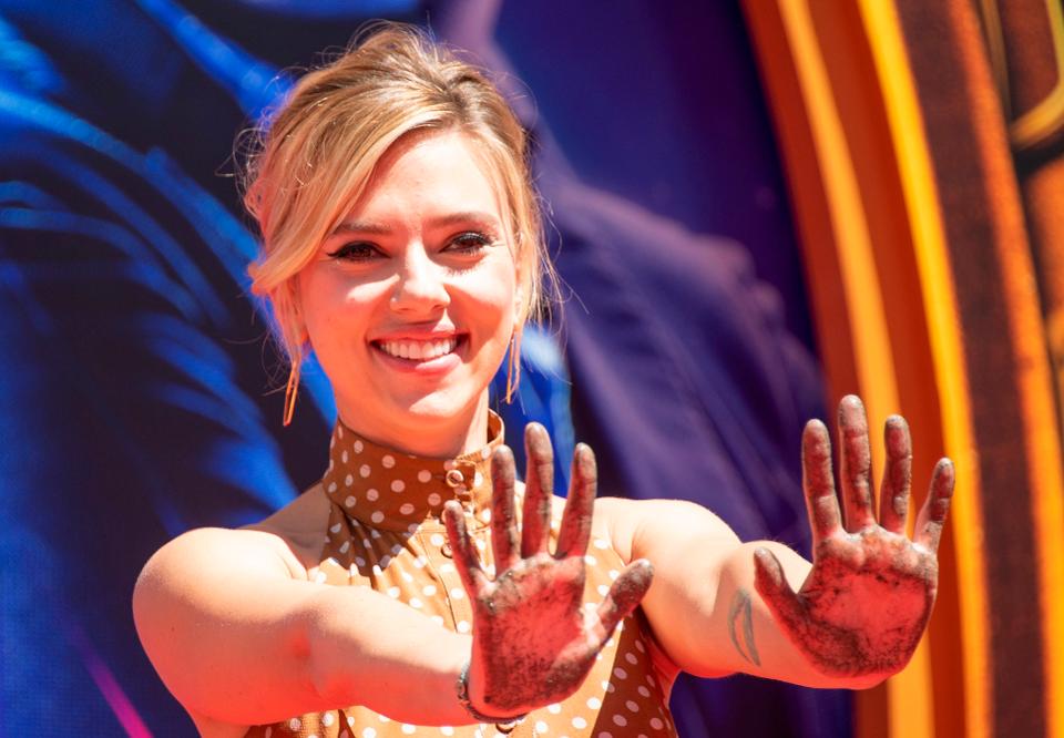 SACREE STARLETTE DEVENUE SCARLETT EN HAUT DE L&rsquo;AFFICHE !