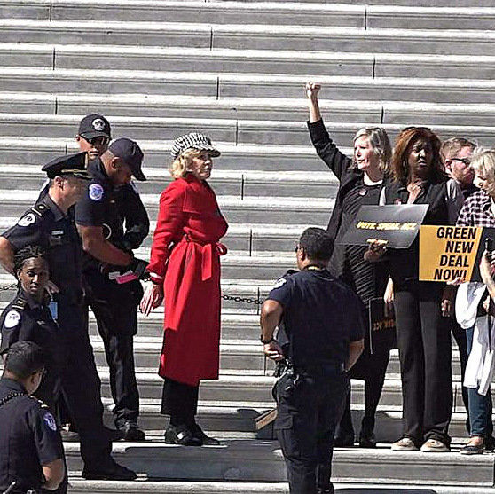 JANE FONDA ACTRICE MILITANTE DANS  « FIRE DRILL FRIDAY »