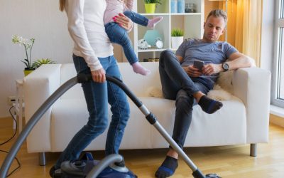 TÂCHES DOMESTIQUES AU SEIN DES COUPLES : QUI FAIT QUOI ?