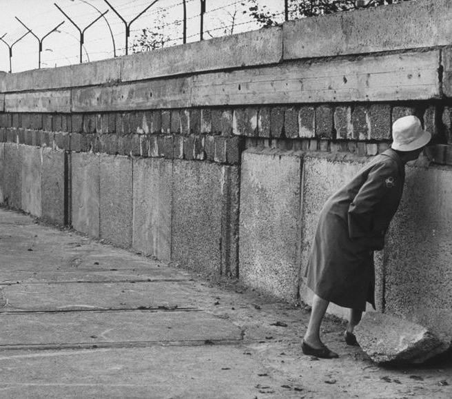 APRES LE MUR DE BERLIN D&rsquo;AUTRES  MURS RESTENT A ABATTRE