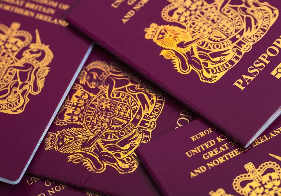 DIFFICILE ACCOUCHEMENT DU PASSEPORT SOUS X  AU ROYAUME-UNI