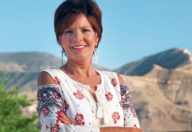 YVETTE HERREN CHEROKEE ET RÉPUBLICAINE ÉLUE AU CONGRÈS