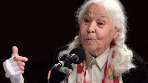 HOMMAGE À UNE FÉMINISTE ÉGYPTIENNE EXEMPLAIRE