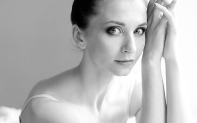 PETIT RETOUR EN ARRIÈRE SUR LA POINTE DES PIEDS AVEC ANNA TIKHOMIROVA