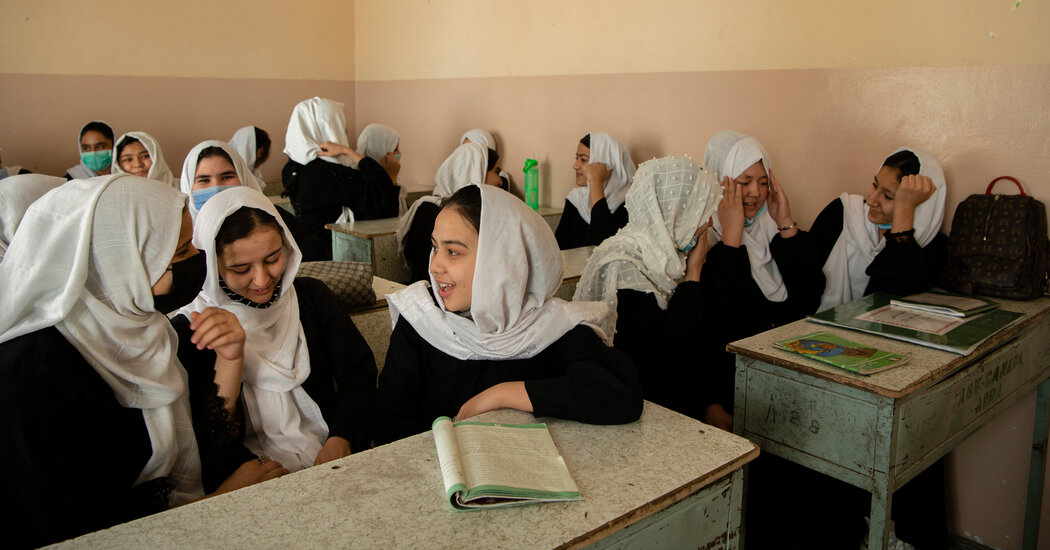 RENTRÉE SCOLAIRE ET UNIVERSITAIRE LES JEUNES AFGHANES SACRIFIÉES