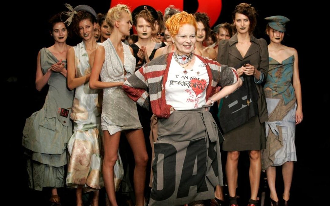 DAME VIVIENNE WESTWOOD REINE DE LA MODE  ET MILITANTE POUR  DE JUSTES CAUSES