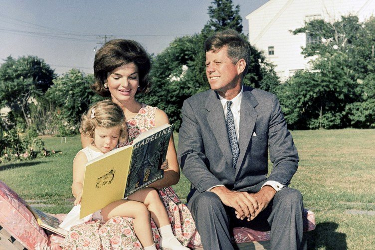 CAROLINE KENNEDY DEVIENT AMBASSADRICE DES ÉTATS-UNIS EN AUSTRALIE