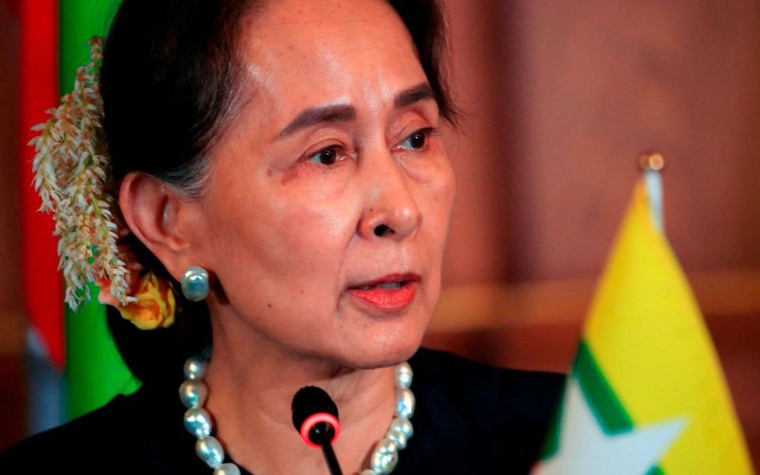 LA COMMUNAUTÉ INTERNATIONALE DÉNONCE L&rsquo;EMPRISONNEMENT DE AUNG SAN SUU KYI