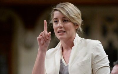 LA MINISTRE CANADIENNE DES AFFAIRES ÉTRANGÈRES SE REND A KIEV