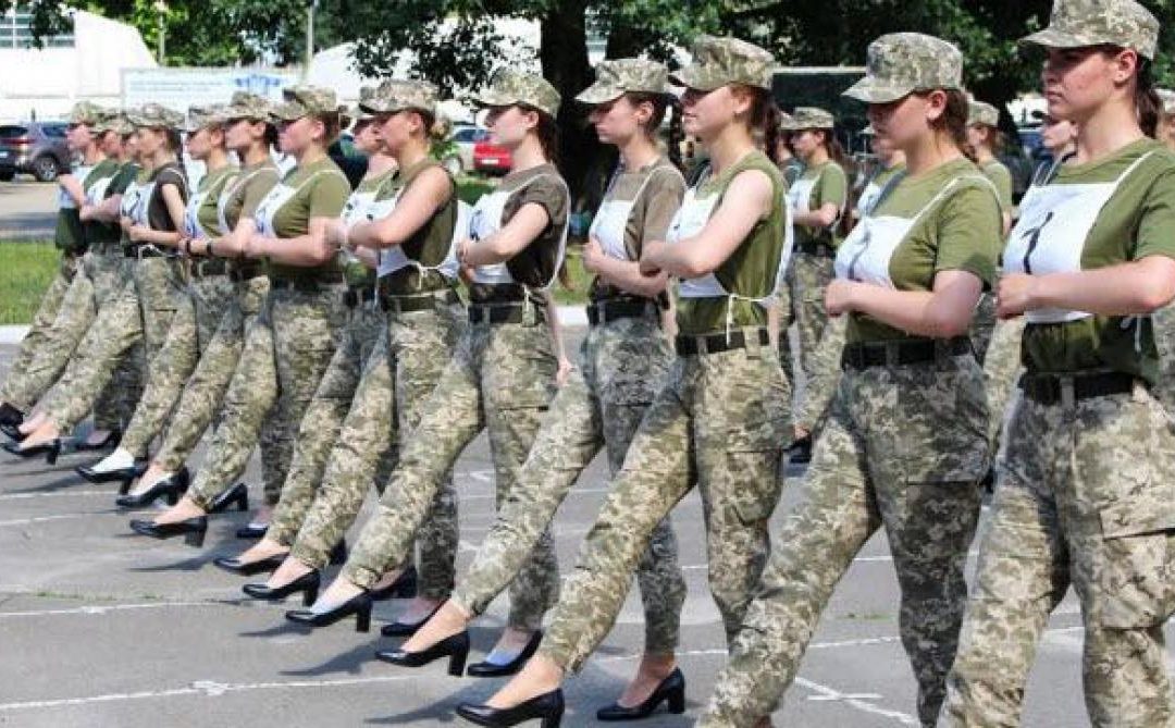 UKRAINE LE FÉMINISME EN ORDRE DE BATAILLE