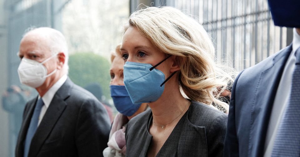 ELIZABETH HOLMES  LE MAUVAIS VISAGE D&rsquo;UNE GIRL BOSS