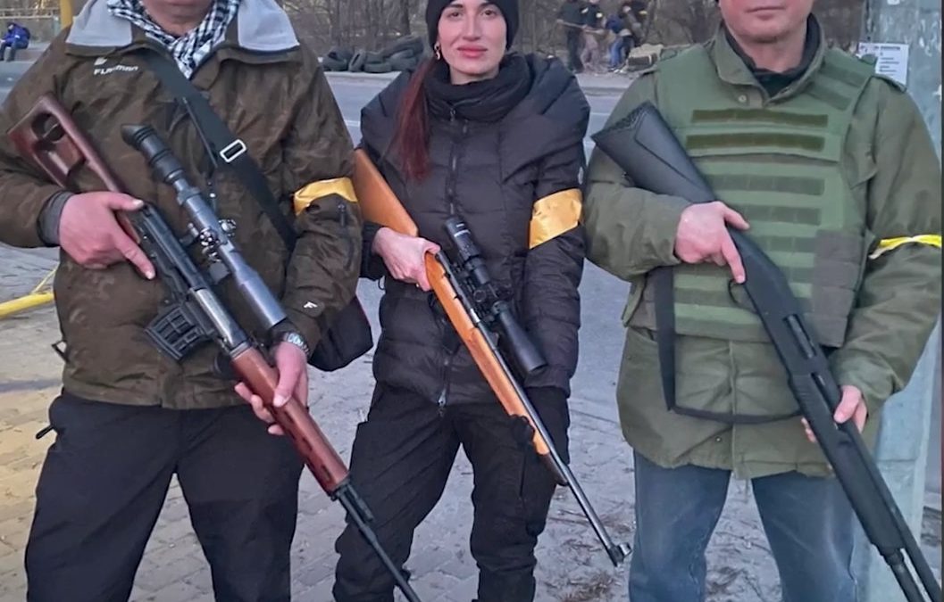 DES FEMMES SOLDATS SE BATTENT POUR L&rsquo;UKRAINE AUX CÔTÉS DES HOMMES