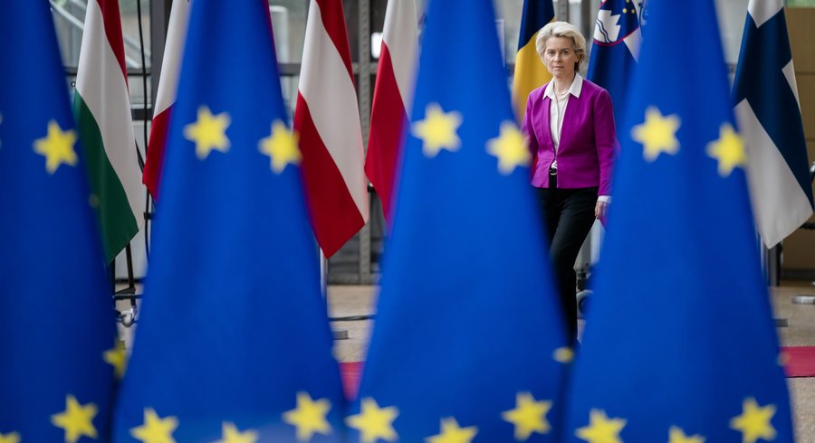 UN IMPOSANT PLAFOND DE VERRE ENFIN BRISÉ