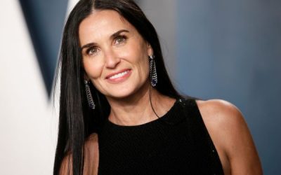 DEMI MOORE NE FAIT JAMAIS  LES CHOSES À MOITIÉ