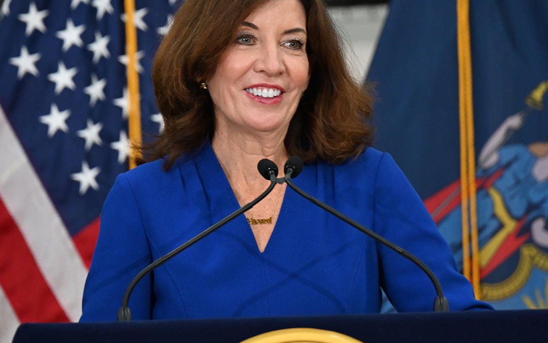 GOOD NEWS : KATHY HOCHUL DÉMOCRATE EST ÉLUE GOUVERNEURE DE NEW-YORK