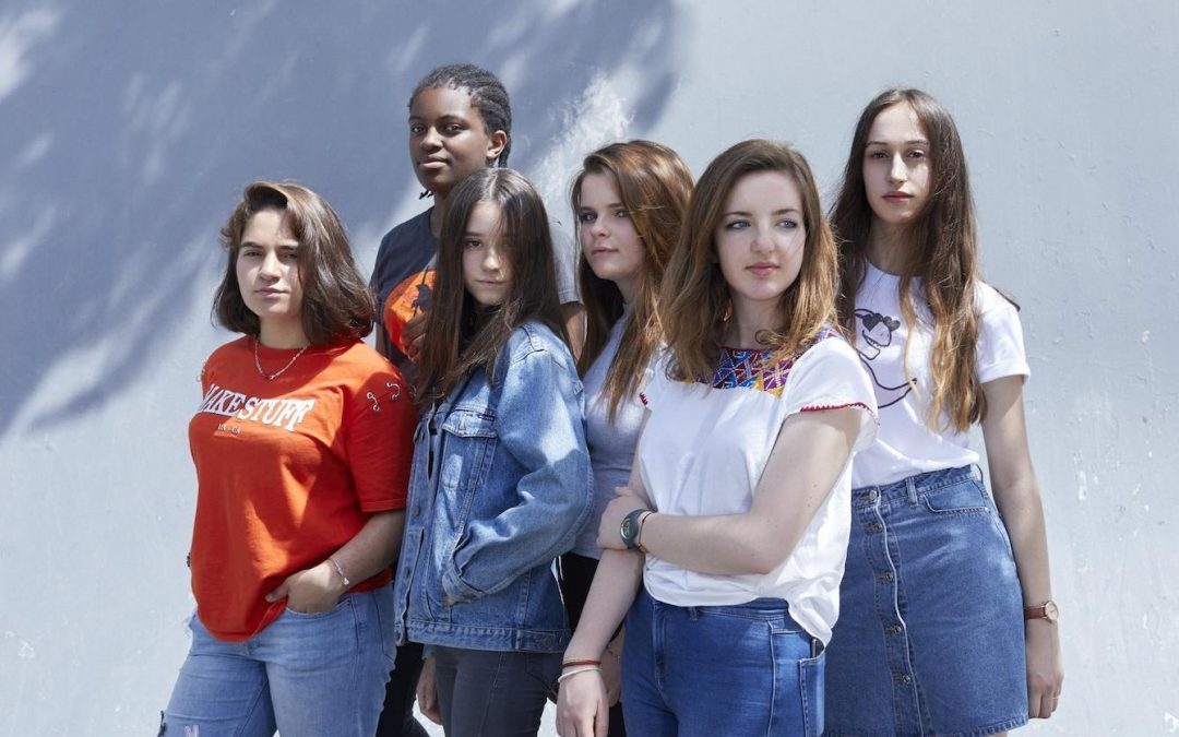 LES JEUNES FILLES DE LA GÉNÉRATION Z ONT ELLES RAISON DE MANQUER DE CONFIANCE  ?