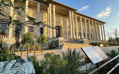 LE PALAIS DE LA PORTE DORÉE PORTE-VOIX DES IRANIENNES EN LUTTE POUR LEUR LIBERTÉ