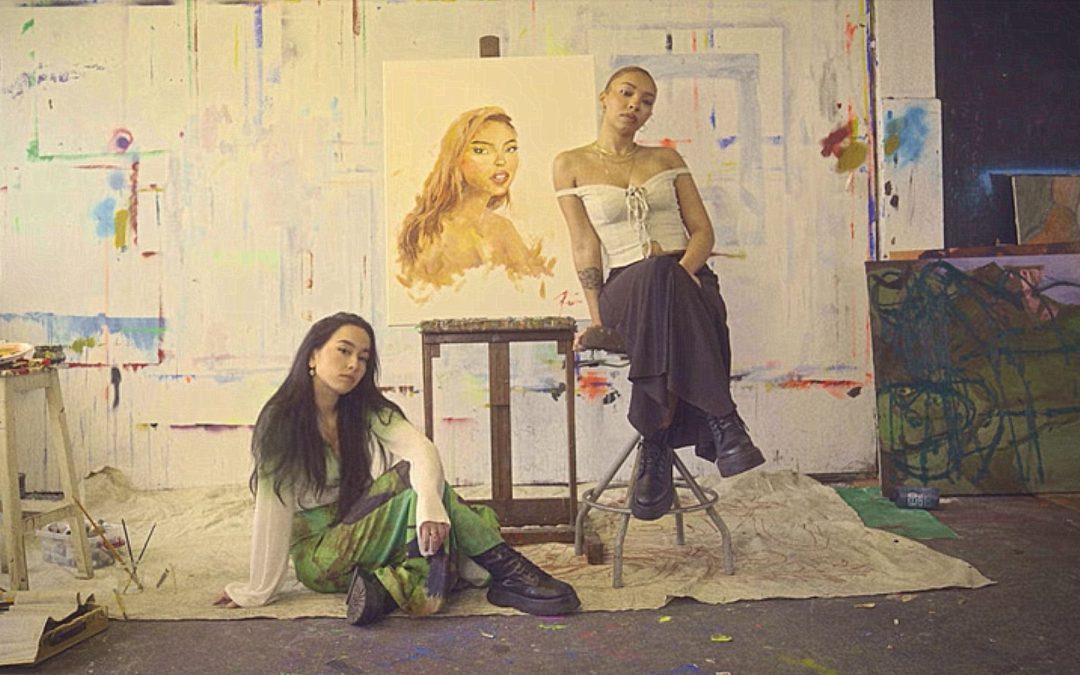 FILIZ ENCHANTE À TOUS POINTS DE VUE EN UN CLIP VIDÉO