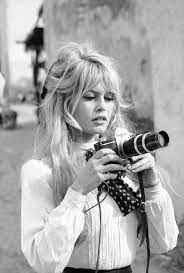 « BARDOT »  POUR UN REGARD OBJECTIF SUR UNE SÉRIE TV
