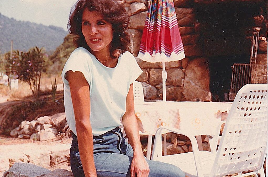 HOMMAGE À UNE FEMME PARTIE BEAUCOUP TROP VITE