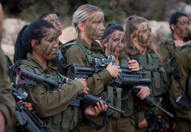EN ISRAËL LES RÉSERVISTES HOMMES ET FEMMES SONT SUR LE MÊME PIED DE GUERRE