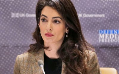 AMAL CLOONEY EXPLIQUE POURQUOI ELLE SOUTIENT LA DÉCISION HISTORIQUE DE LA CPI