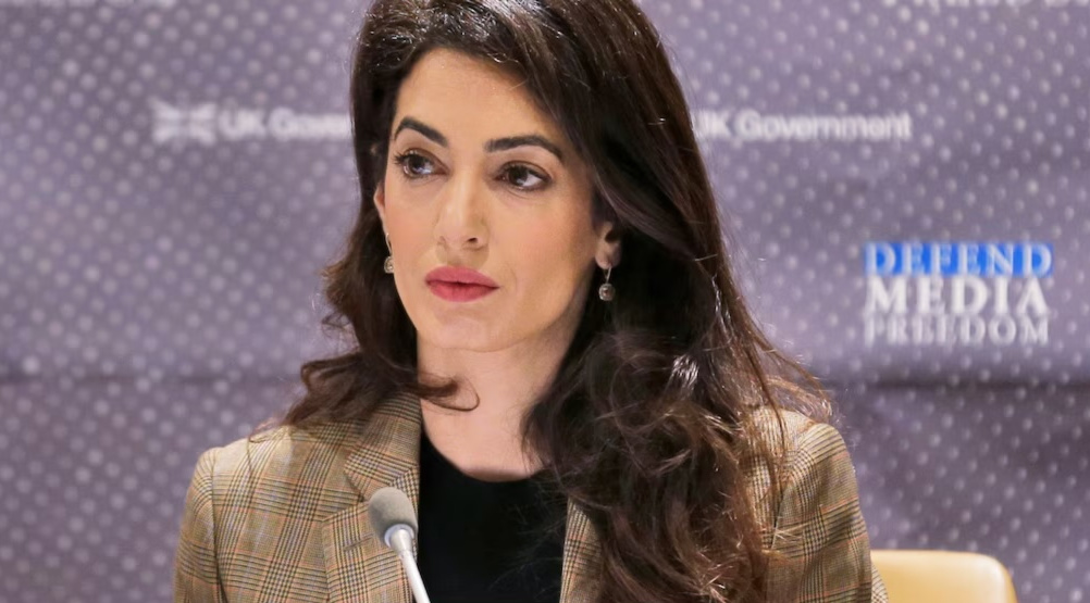 AMAL CLOONEY EXPLIQUE POURQUOI ELLE SOUTIENT LA DÉCISION HISTORIQUE DE LA CPI