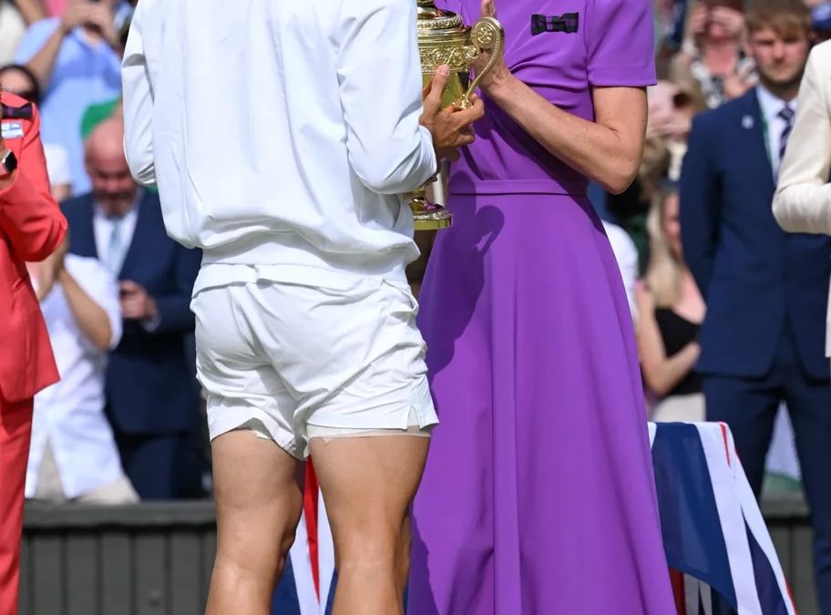 KATE MIDDLETON TOUJOURS AUSSI RADIEUSE PORTE EN ELLE UN VRAI MESSAGE ENCOURAGEANT